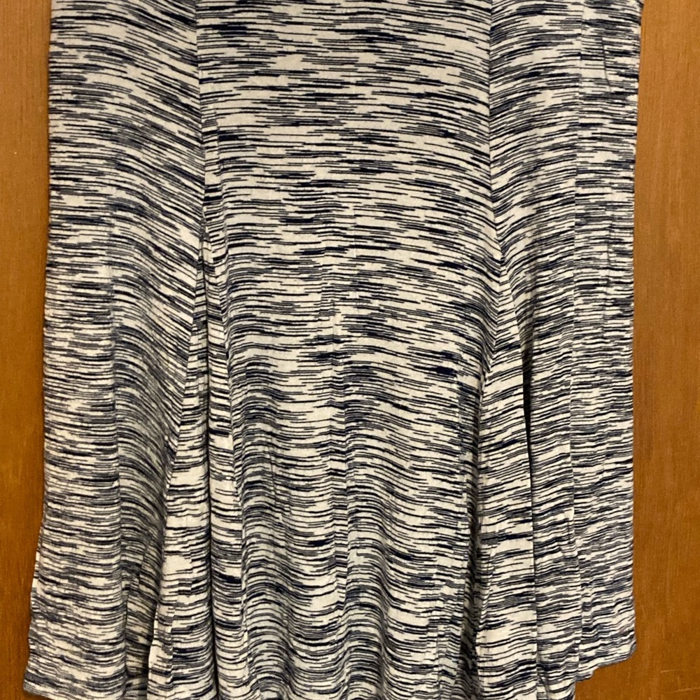 Max edition gently used, navy blue and cream colored skirt size Medium